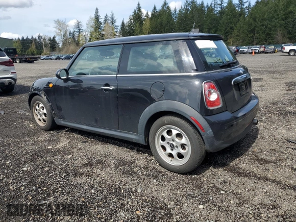 2013 MINI Hardtop with VIN WMWSU3C57DT689655, listed as a Copart auction lot 52161215 with 40,250 mi miles and Salvage Title. Bid and sale history available at DreamBid. Image 2.