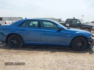 2020 Chrysler 300 S z VIN 2C3CCABG7LH188735, wystawiony jako IAAI lot #42051069 z przebiegiem 83 536 mil mil oraz . Historia ofert i sprzedaży dostępna na DreamBid. Obrazek 13.