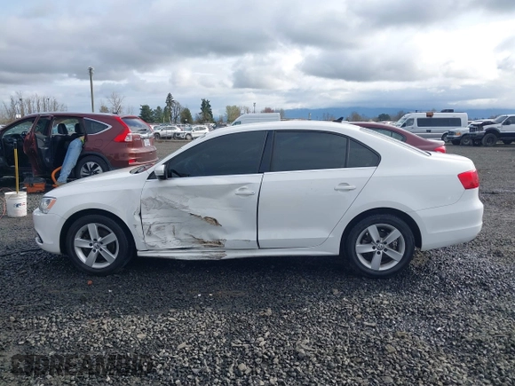 2013 Volkswagen Jetta TDI w/Premium with VIN 3VWLL7AJ2DM425448, listed as a IAAI auction lot 41806552 with 125,043 mi miles and . Bid and sale history available at DreamBid. Image 14.