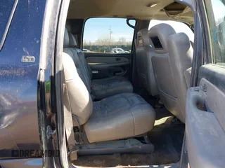 2002 Chevrolet Suburban Z71 with VIN 3GNFK16Z32G202949, listed as a IAAI auction lot 41637140 with 277,161 mi miles. Bid and sale history available at carsss.com. Image 8.