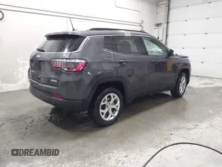 2024 Jeep Compass Latitude with VIN 3C4NJDBN1RT116956, listed as a IAAI auction lot 41390402 with 17,533 mi miles. Bid and sale history available at carsss.com. Image 4.