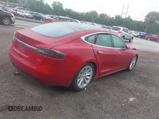 2018 Tesla Model S 75D с VIN 5YJSA1E27JF247637, выставлен на аукционе IAAI как лот 42406743 с пробегом 150 553 миль миль и . История ставок и продаж доступна на DreamBid. Изображение 4.