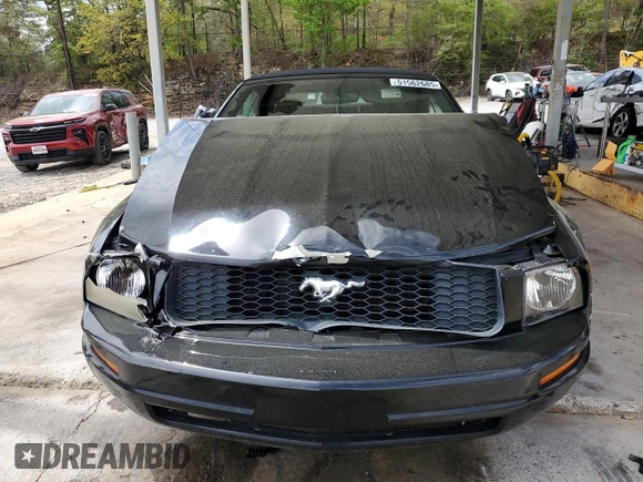 2005 Ford Mustang Deluxe с VIN 1ZVFT84N555231554, выставлен на аукционе Copart как лот 51562685 с пробегом 178 731 миль миль и Списание • Salvage title. История ставок и продаж доступна на DreamBid. Изображение 5.