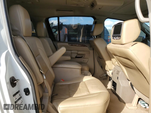 2014 Nissan Armada Platinum z VIN 5N1BA0NFXEN610187, wystawiony jako Copart lot #44145265 z przebiegiem Nie podano mil oraz Czysty tytuł • Clean title. Historia ofert i sprzedaży dostępna na DreamBid. Obrazek 11.