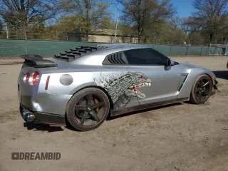2009 Nissan GT-R Premium z VIN JN1AR54F89M252139, wystawiony jako Copart lot #52062915 z przebiegiem 73 483 mil mil oraz Szkody całkowita. Historia ofert i sprzedaży dostępna na DreamBid. Obrazek 3.