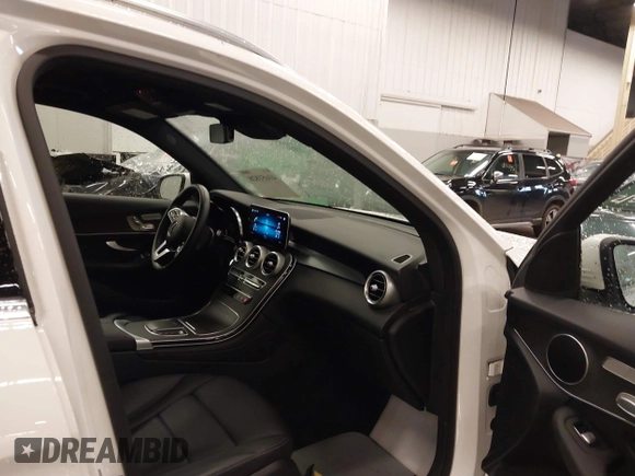 2022 Mercedes-Benz GLC 300 z VIN W1N0G8EB1NV377962, wystawiony jako IAAI lot #41651828 z przebiegiem 13 729 mil mil oraz . Historia ofert i sprzedaży dostępna na DreamBid. Obrazek 5.
