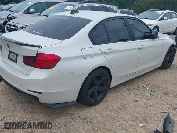 2012 BMW 3 Series 328i с VIN WBA3A5G56CNP15801, выставлен на аукционе IAAI как лот 42476836 с пробегом 166 614 миль миль и . История ставок и продаж доступна на DreamBid. Изображение 4.