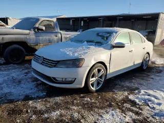 2014 Volkswagen Passat SE z VIN 1VWBN7A32EC089326, wystawiony jako Copart lot #87643045 z przebiegiem 76 348 mil mil oraz Szkoda całkowita • Salvage title. Historia ofert i sprzedaży dostępna na DreamBid. Obrazek 1.