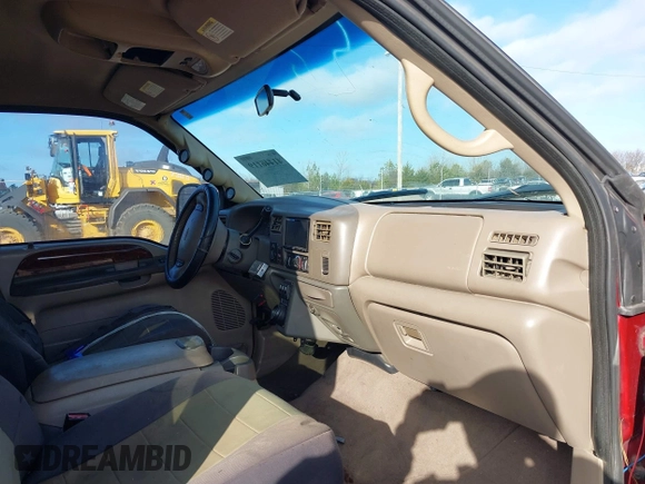 2002 Ford Super Duty F-250 XL with VIN 1FTNW21F02EC21350, listed as a IAAI auction lot 41446119 with 369,900 mi miles. Bid and sale history available at carsss.com. Image 5.