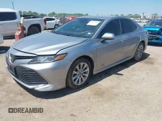 2019 Toyota Camry LE z VIN 4T1B11HK8KU789295, wystawiony jako IAAI lot #41993966 z przebiegiem 94 165 mil mil oraz . Historia ofert i sprzedaży dostępna na DreamBid. Obrazek 17.