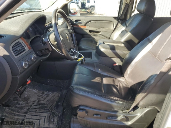 2010 Chevrolet Avalanche LT with VIN 3GNVKFE08AG174253, listed as a Copart auction lot 46571525 with 221,983 mi miles and Clean Title. Bid and sale history available at carsss.com. Image 7.