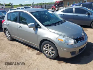2012 Nissan Versa S z VIN 3N1BC1CP4CK226217, wystawiony jako IAAI lot #42154764 z przebiegiem 46 906 mil mil oraz . Historia ofert i sprzedaży dostępna na DreamBid. Obrazek 1.