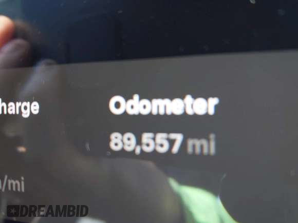 2018 Tesla Model 3 Long Range Battery z VIN 5YJ3E1EB5JF180030, wystawiony jako IAAI lot #41897617 z przebiegiem 89 557 mil mil oraz . Historia ofert i sprzedaży dostępna na DreamBid. Obrazek 15.