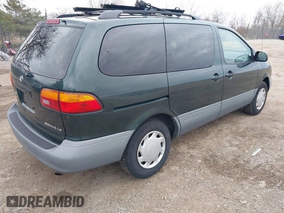 2000 Toyota Sienna LE with VIN 4T3ZF13C9YU258526, listed as a IAAI auction lot 42095633 with 133,871 mi miles. Bid and sale history available at carsss.com. Image 4.