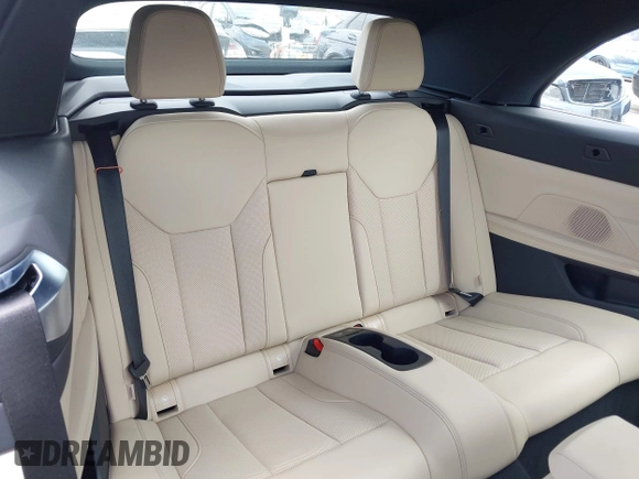 2025 BMW 4 Series 430i z VIN WBA33DB08SCU35159, wystawiony jako IAAI lot #42019631 z przebiegiem 895 mil mil oraz . Historia ofert i sprzedaży dostępna na DreamBid. Obrazek 8.