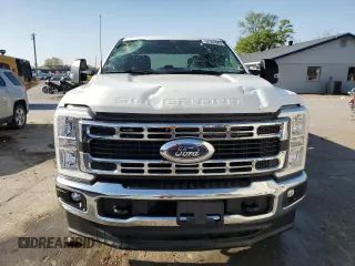 2024 Ford F-250 XL with VIN 1FT7W2BN8REE21871, listed as a Copart auction lot 52509965 with 4,082 mi miles and Salvage title. Bid and sale history available at DreamBid. Image 5.