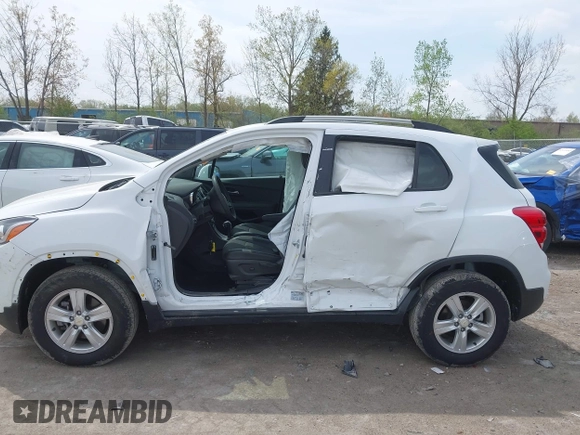 2021 Chevrolet Trax LT with VIN KL7CJPSM5MB369530, listed as a IAAI auction lot 42146885 with 21,906 mi miles and . Bid and sale history available at DreamBid. Image 14.