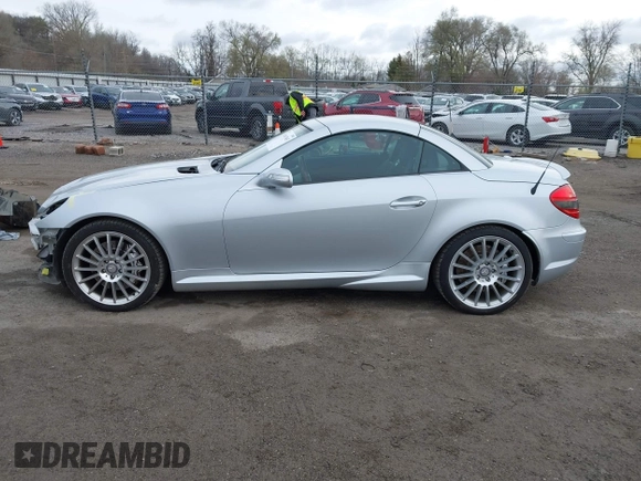 2006 Mercedes-Benz SLK 55 AMG with VIN WDBWK73F66F104476, listed as a IAAI auction lot 41947845 with 87,043 mi miles and . Bid and sale history available at DreamBid. Image 14.