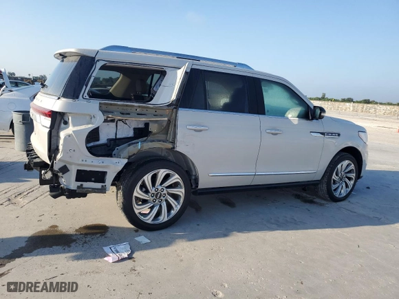 2024 Lincoln Navigator Premiere with VIN 5LMJJ2NG4REL23740, listed as a Copart auction lot 48403485 with 198 mi miles and Salvage Title. Bid and sale history available at carsss.com. Image 3.