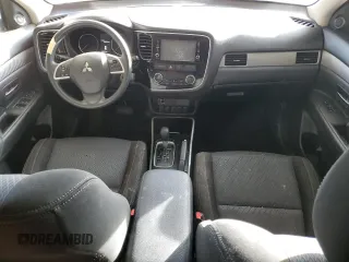 2018 Mitsubishi Outlander ES z VIN JA4AZ3A36JZ042328, wystawiony jako Copart lot #85902994 z przebiegiem 129 936 mil mil oraz Szkoda całkowita • Salvage title. Historia ofert i sprzedaży dostępna na DreamBid. Obrazek 8.
