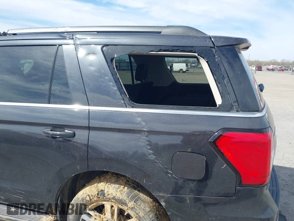 2024 Ford Expedition XLT with VIN 1FMJU1H82REA73438, listed as a IAAI auction lot 41806868 with Not provided miles and . Bid and sale history available at DreamBid. Image 6.