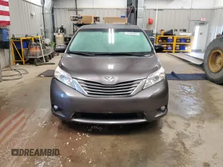 2012 Toyota Sienna XLE z VIN 5TDDK3DC8CS046677, wystawiony jako Copart lot #52381025 z przebiegiem 144 054 mil mil oraz Czysty tytuł • Clean title. Historia ofert i sprzedaży dostępna na DreamBid. Obrazek 5.