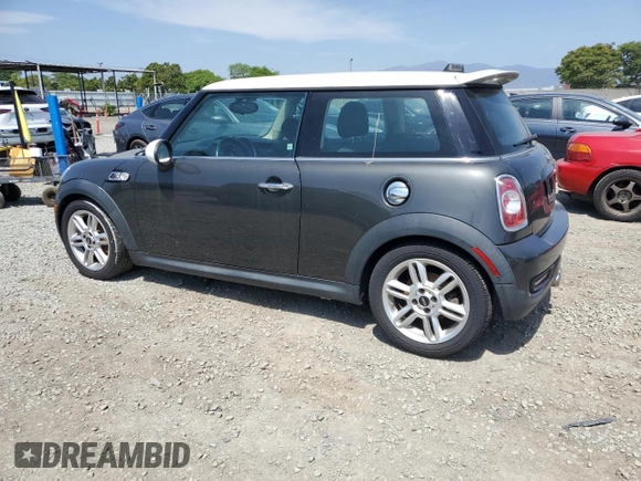 2011 MINI Hardtop S z VIN WMWSV3C50BTY11900, wystawiony jako Copart lot #58225085 z przebiegiem 145 168 mil mil oraz Tytuł czysty. Historia ofert i sprzedaży dostępna na DreamBid. Obrazek 2.