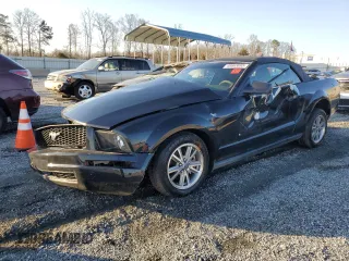 2005 Ford Mustang Deluxe z VIN 1ZVFT84N155192204, wystawiony jako Copart lot #48663695 z przebiegiem Nie podano mil oraz Nie do naprawy • Non repairable. Historia ofert i sprzedaży dostępna na DreamBid. Obrazek 1.
