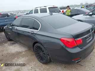 2012 BMW 7 Series 750Li z VIN WBAKB8C53CC962981, wystawiony jako IAAI lot #42167849 z przebiegiem 123 978 mil mil oraz . Historia ofert i sprzedaży dostępna na DreamBid. Obrazek 3.