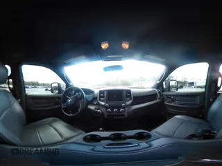 2023 Ram 2500 Tradesman z VIN 3C6UR5CJ9PG503984, wystawiony jako IAAI lot #41855474 z przebiegiem 47 131 mil mil oraz . Historia ofert i sprzedaży dostępna na DreamBid. Obrazek 19.