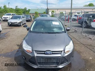 2013 Ford Focus SE z VIN 1FADP3F24DL104718, wystawiony jako IAAI lot #42206680 z przebiegiem Nie podano mil oraz . Historia ofert i sprzedaży dostępna na DreamBid. Obrazek 6.