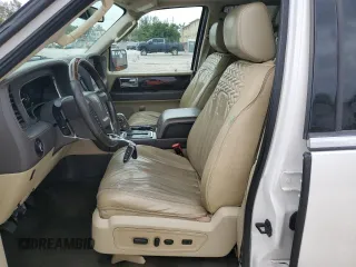 2015 Lincoln Navigator z VIN 5LMJJ3HT8FEJ07562, wystawiony jako Copart lot #46319455 z przebiegiem 183 138 mil mil oraz Czysty tytuł • Clean title. Historia ofert i sprzedaży dostępna na DreamBid. Obrazek 7.