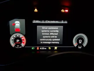 2023 Audi SQ7 Prestige z VIN WA1VWBF79PD019597, wystawiony jako Copart lot #84247404 z przebiegiem 17 010 mil mil oraz Szkoda całkowita • Salvage title. Historia ofert i sprzedaży dostępna na DreamBid. Obrazek 9.