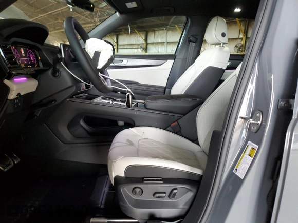 2024 Volkswagen Atlas SEL Premium R-Line with VIN 1V2FE2CA9RC249533, listed as a Copart auction lot 46794585 with 2,131 mi miles and Salvage title. Bid and sale history available at DreamBid. Image 7.