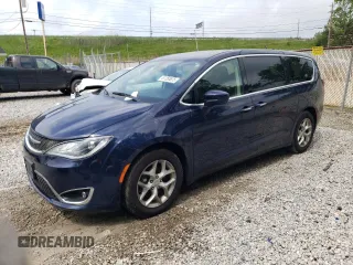 2018 Chrysler Pacifica Touring Plus z VIN 2C4RC1FG4JR271448, wystawiony jako Copart lot #57250635 z przebiegiem 123 402 mil mil oraz Czysty tytuł • Clean title. Historia ofert i sprzedaży dostępna na DreamBid. Obrazek 1.