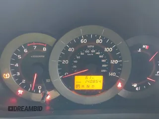 2010 Toyota RAV4 Limited z VIN JTMDF4DV3AD038717, wystawiony jako IAAI lot #42246230 z przebiegiem 140 854 mil mil oraz . Historia ofert i sprzedaży dostępna na DreamBid. Obrazek 7.