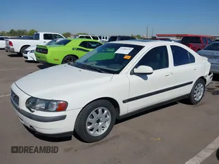 2002 Volvo S60 with VIN YV1RS61RX22155450, listed as a IAAI auction lot 41988229 with 86,115 mi miles. Bid and sale history available at carsss.com. Image 17.