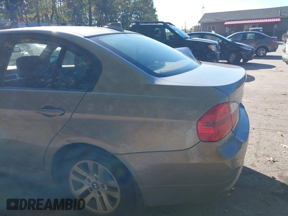 2006 BMW 3 Series 325xi with VIN WBAVD13576KV09164, listed as a IAAI auction lot 40558363 with 148,819 mi miles. Bid and sale history available at carsss.com. Image 15.