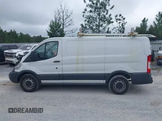 2016 Ford Transit Cargo z VIN 1FTYE1YMXGKB48964, wystawiony jako IAAI lot #41227860 z przebiegiem Nie podano mil oraz . Historia ofert i sprzedaży dostępna na DreamBid. Obrazek 15.
