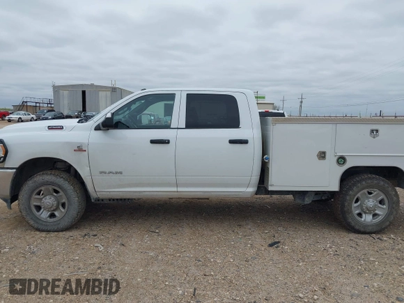 2022 Ram 2500 Tradesman z VIN 3C6UR5HL1NG213746, wystawiony jako IAAI lot #41917608 z przebiegiem 133 775 mil mil oraz . Historia ofert i sprzedaży dostępna na DreamBid. Obrazek 14.