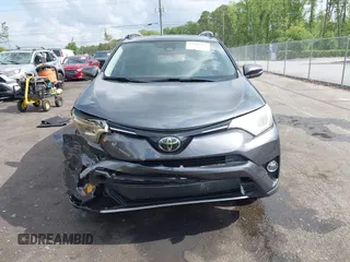 2018 Toyota RAV4 XLE z VIN JTMWFREV9JD132847, wystawiony jako IAAI lot #42108442 z przebiegiem 59 763 mil mil oraz . Historia ofert i sprzedaży dostępna na DreamBid. Obrazek 12.