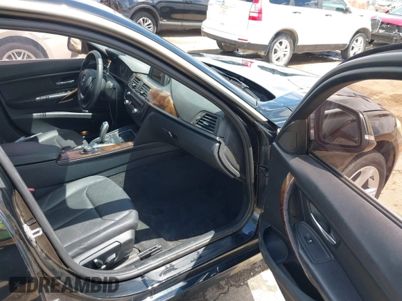 2015 BMW 3 Series 328i z VIN WBA3C1C58FK117742, wystawiony jako IAAI lot #42225843 z przebiegiem 92 583 mil mil oraz . Historia ofert i sprzedaży dostępna na DreamBid. Obrazek 5.