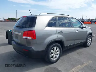 2013 Kia Sorento LX with VIN 5XYKT4A20DG315033, listed as a IAAI auction lot 41702643 with 123,011 mi miles. Bid and sale history available at carsss.com. Image 4.
