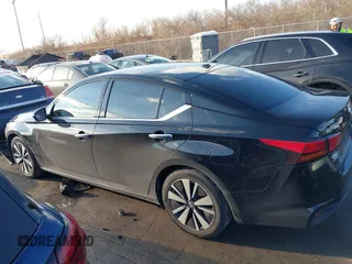 2020 Nissan Altima 2.5 SL with VIN 1N4BL4EV3LC231432, listed as a IAAI auction lot 41668475 with 108,146 mi miles. Bid and sale history available at carsss.com. Image 14.