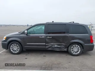 2015 Chrysler Town & Country Touring-L with VIN 2C4RC1CG9FR674238, listed as a IAAI auction lot 41908335 with 138,819 mi miles. Bid and sale history available at carsss.com. Image 6.