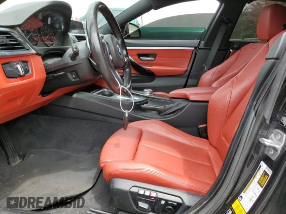 2015 BMW 4 Series 435i xDrive z VIN WBA4B3C57FD669983, wystawiony jako Copart lot #57360823 z przebiegiem 56 215 mil mil oraz . Historia ofert i sprzedaży dostępna na DreamBid. Obrazek 7.
