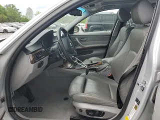 2007 BMW 3 Series 335i z VIN WBAVB73547KY60933, wystawiony jako Copart lot #53497415 z przebiegiem 174 145 mil mil oraz Szkoda całkowita • Salvage title. Historia ofert i sprzedaży dostępna na DreamBid. Obrazek 7.