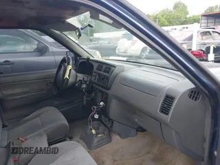 2000 Nissan Frontier XE z VIN 1N6DD26S0YC374917, wystawiony jako IAAI lot #42148189 z przebiegiem 150 356 mil mil oraz . Historia ofert i sprzedaży dostępna na DreamBid. Obrazek 5.
