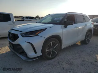 2022 Toyota Highlander XSE with VIN 5TDLZRAHXNS094971, listed as a Copart auction lot 42645505 with 116,021 mi miles and Salvage Title. Bid and sale history available at carsss.com. Image 1.