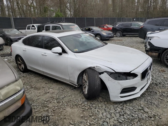 2018 Volvo S90 Momentum z VIN LVY982MK2JP016810, wystawiony jako Copart lot #49977074 z przebiegiem 67 685 mil mil oraz Szkody całkowita. Historia ofert i sprzedaży dostępna na DreamBid. Obrazek 4.